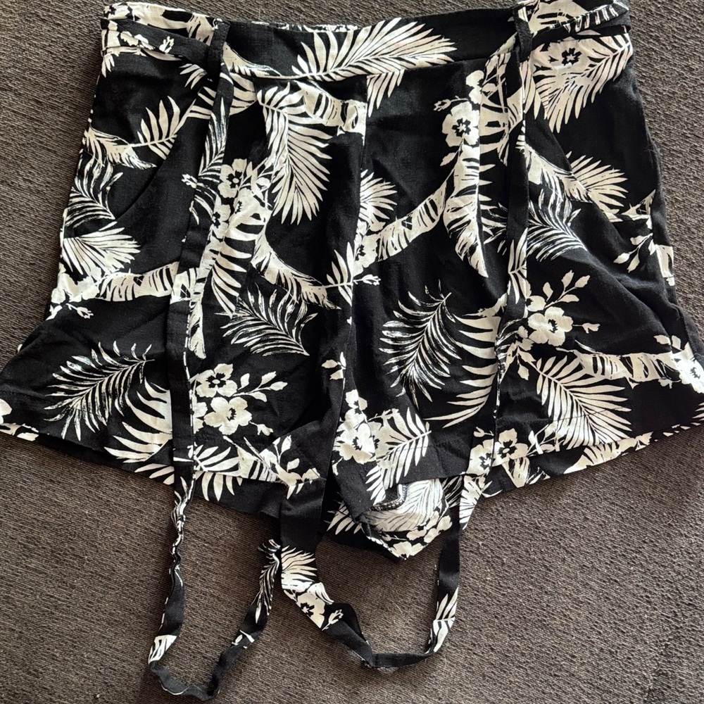 Blue Rain Black and White Floral Tie Waist Shorts